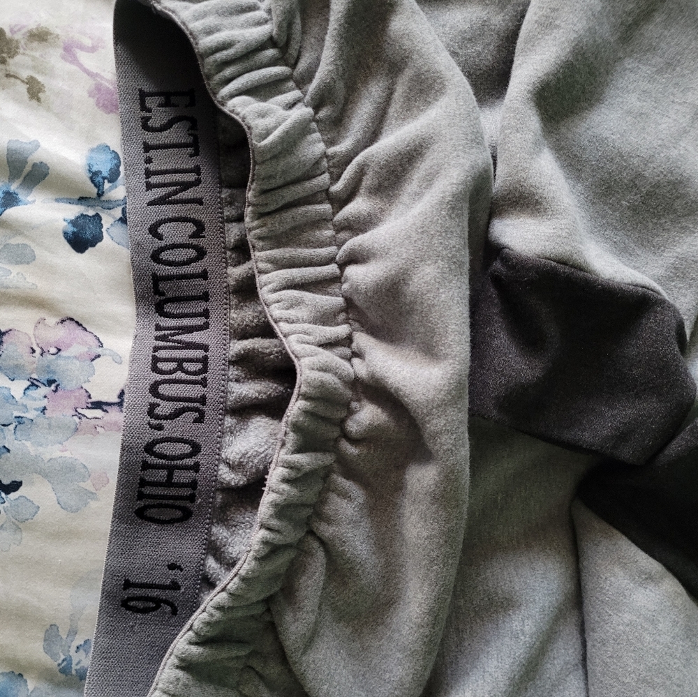 PTULA Jordan  cropped Hoodie.